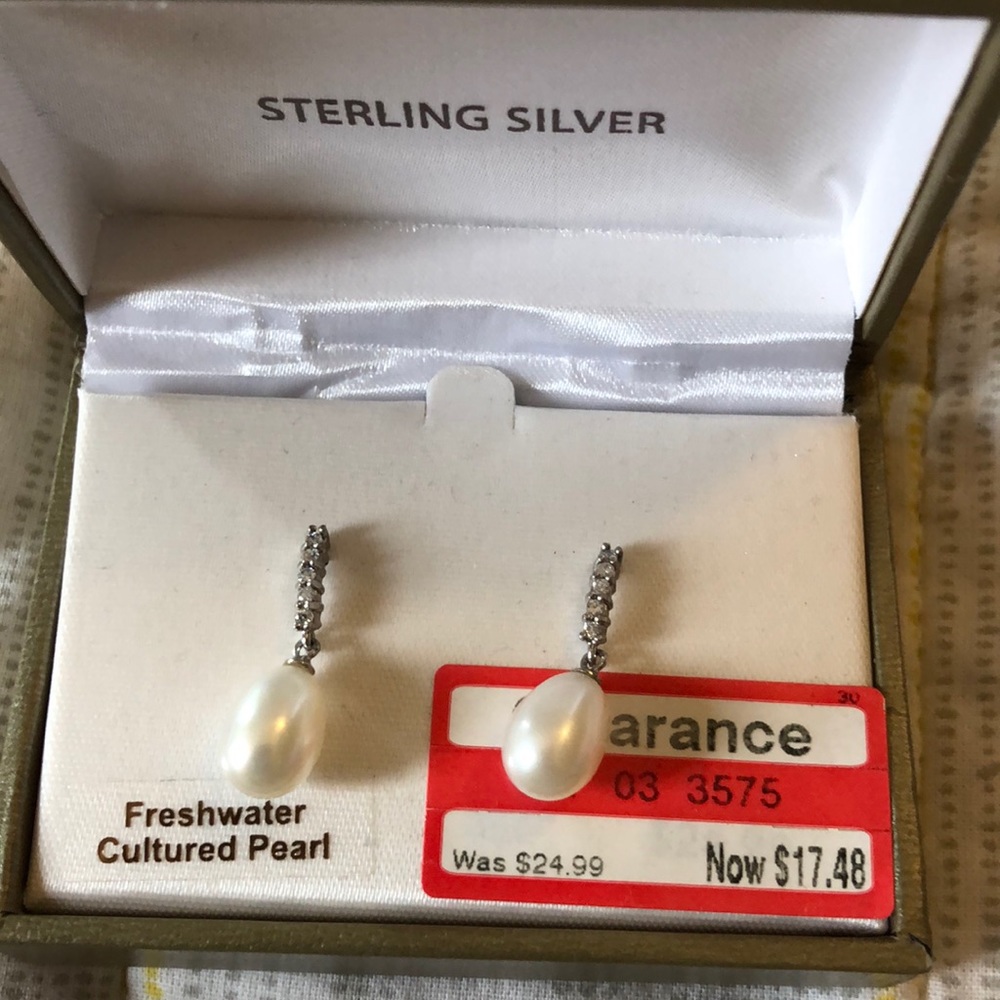 NWT Pearl Earrings